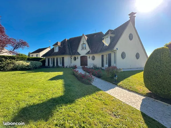 Maison 10 pièces 271 m²