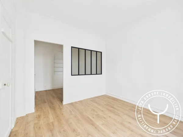 LOCATION STUDIO VIDE REZ-DE-CHAUSSEE - 75017