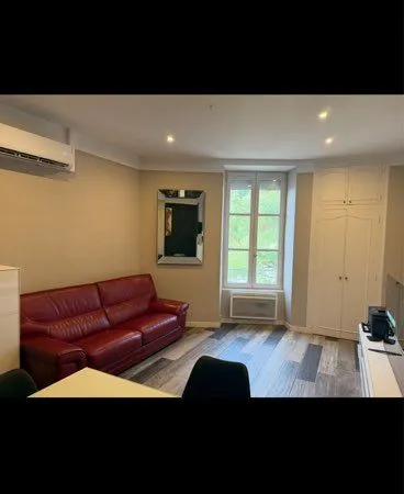 Appartement climatisé -85 m2- 3 chambres -garage 19 m2-cave 40 m2-centre ville