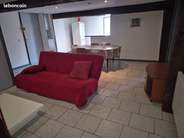 Loue T4 80m2, 1er étage, dans propriété équestre avec piscine