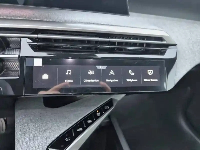 Peugeot 5008 plug-in hybrid 195 e-dcs7 — photo 20