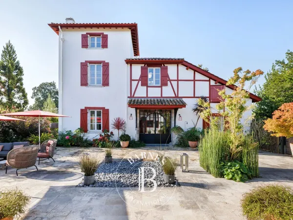 GORRIA - Charmante villa rénovés avec goût, piscine chauffée, tennis, boulodrome - Arcangues