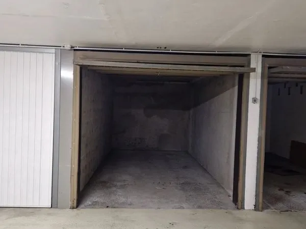 Parking/box Nice