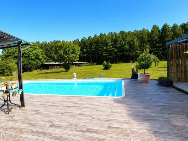 Maison 9 pièces 225 m²