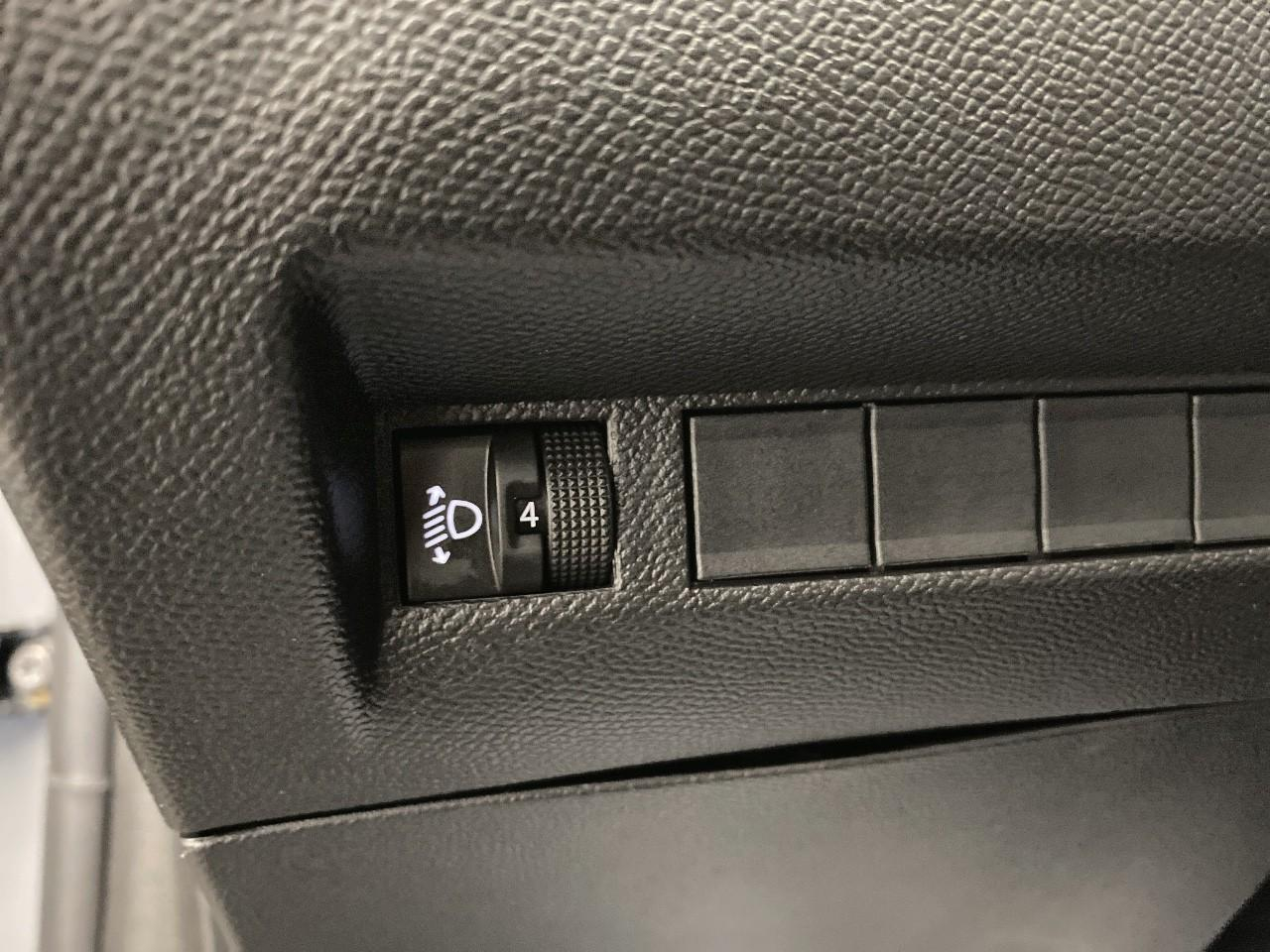 Peugeot 208 100 s&s bvm6 allure — photo 19