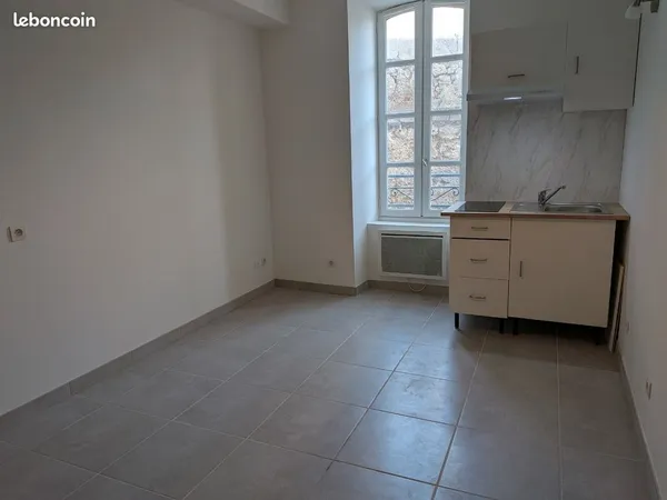 Particulier loue studio refait à neuf
