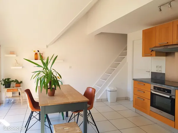 T2 meublé en duplex avec balcon et vue montagnes