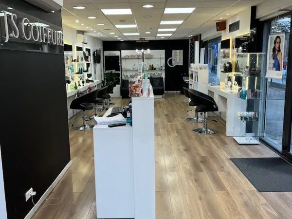À vendre salon de coiffure clé en main