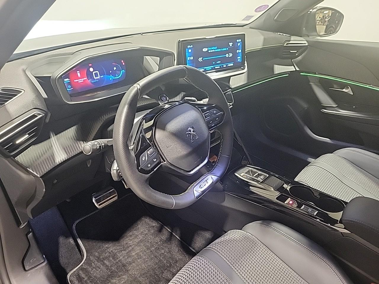 Peugeot 2008 puretech 130 s&s eat8 gt — photo 9