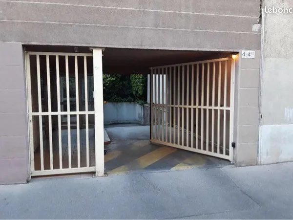 Location place de parking sécurisée - Lyon 7e - 70 /mois