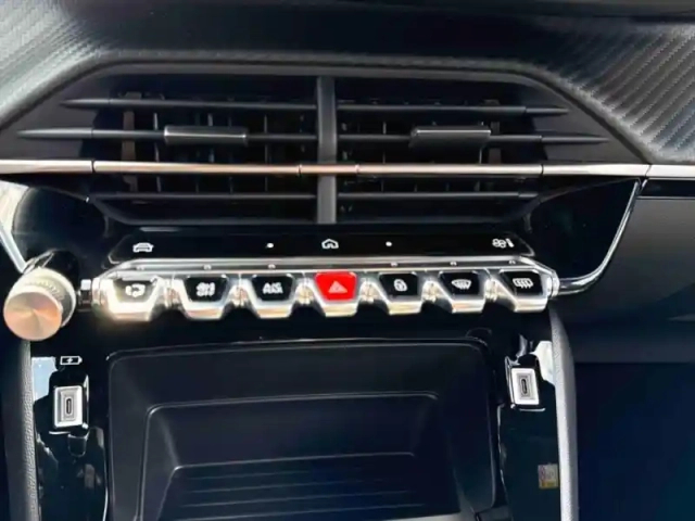 Peugeot 2008 e- 156ch 54 kwh style — photo 14