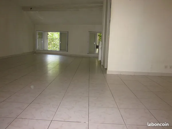 T3 de 64m2 très bien placé