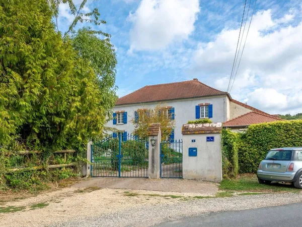 Maison 8 pièces 319 m²