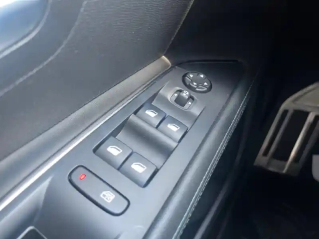 Peugeot 3008 1.2 puretech 130ch crossway s&amp;s eat8 6cv — photo 6