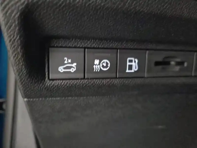 Peugeot 408 phev 225 e-eat8 — photo 31