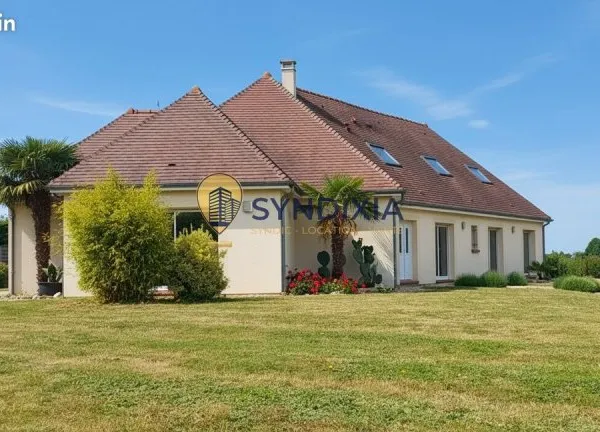 Propriété 10 pièces 243 m²