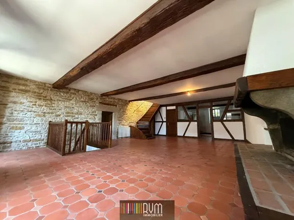 Exceptionnel : grande maison avec vue et garage à louer à Treffort