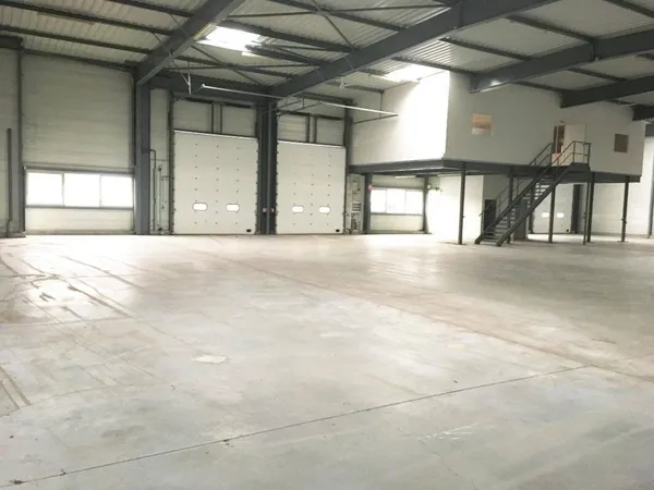 Local d'activité 912 m²