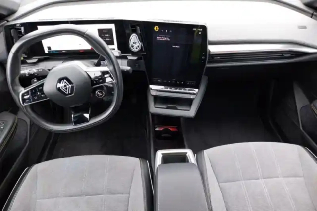 Renault Megane e-tech ev60 220 ch optimum charge — photo 9
