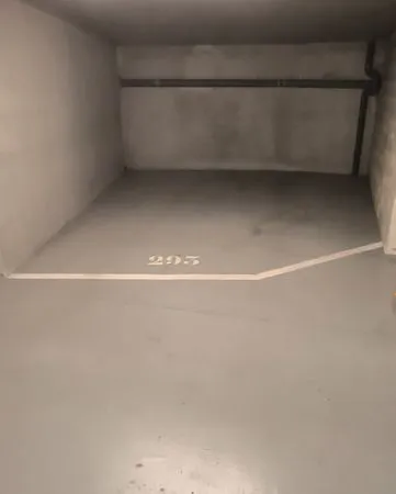 Gigantesque place parking sous-sol / accès sécurisé
