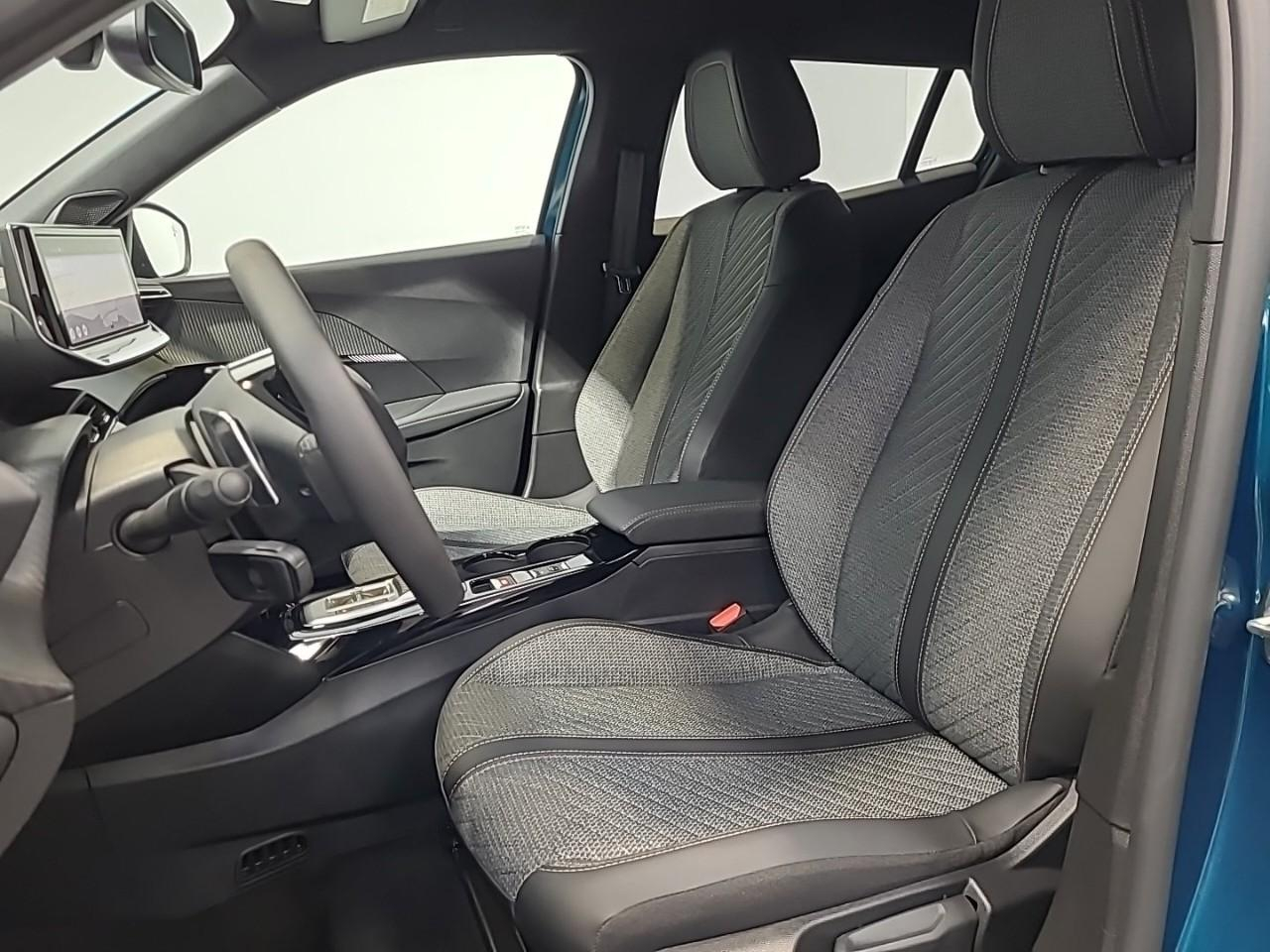 Peugeot 2008 hybrid 145 e-dcs6 allure — photo 10