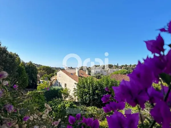 À vendre - Maison - Cavalaire-sur-Mer - 5 chambres - Jardin - Proximité plages et commerces