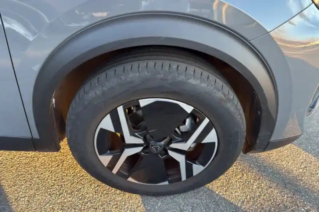 Peugeot 2008 hybrid 145 e-dcs6 — photo 14