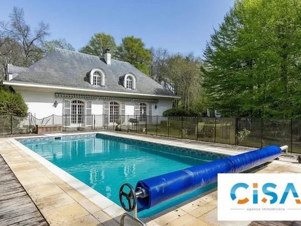 Maison 8 pièces 230 m²