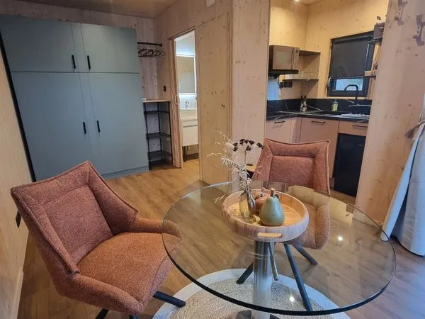 Lodge meublé CC, parking, espace sport exterieur, services...