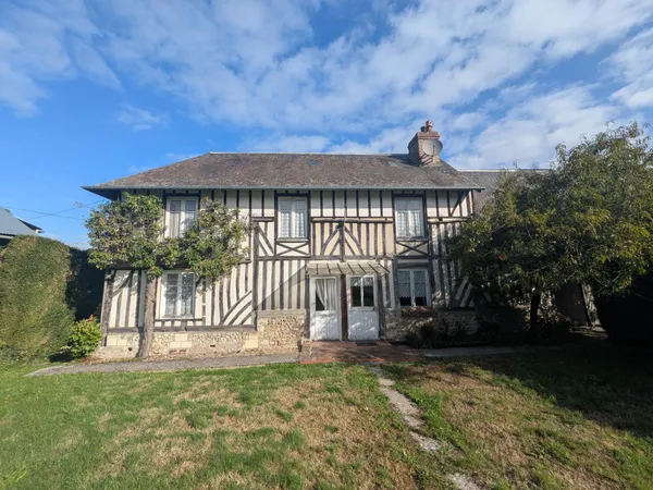 Ancienne maison sur 25 000 m² de terrain
