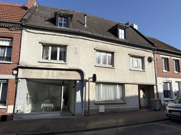 NOUVEAUTE - MAISON AVEC COMMERCE SUR AUXI LE CHATEAU