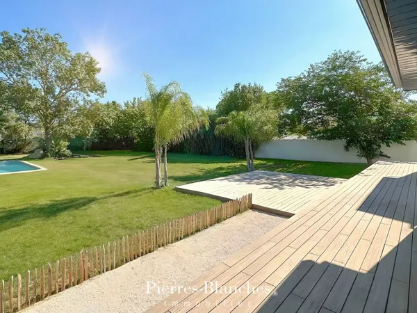 Villa 6 pièces 215 m²