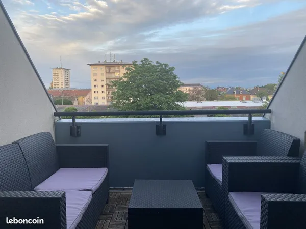 À LOUER - Duplex meublé entièrement refait à neuf avec garage et terrasse - Colmar Saint-Joseph