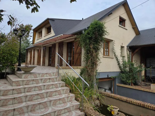 Maison de 145 M2 avec 5 chambres, grand sous-sol, carport de 44 M2 et une dépendance de 40 M2 à SAIN