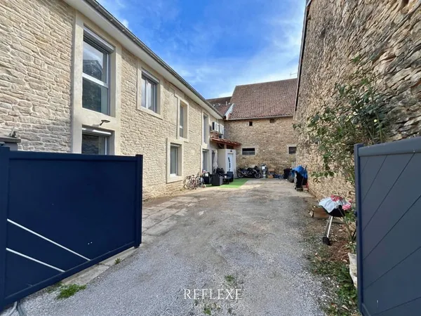 Maison en pierre 124 m2 entièrement rénovée -- Chouzelot (254
