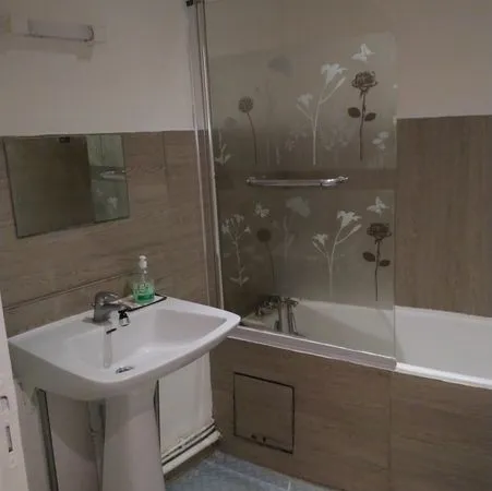 Lot appartement plus local commercial