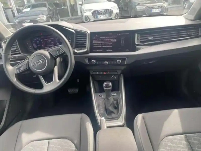 Audi A1 25 tfsi 95 ch s tronic 7 design — photo 10