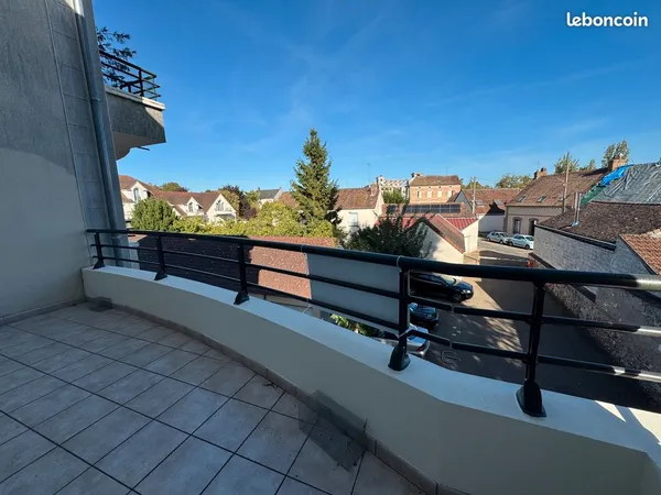 À vendre, T3 de 68 m2 avec 8m2 de terrasse et garage dans une petite copropriété très calme avec asc