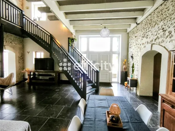 Maison 8 pièces 237 m²