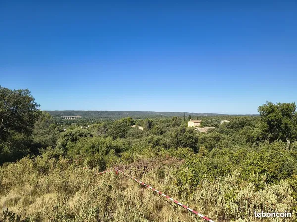 Terrain à bâtir de 1490 m² à CASTILLON-DU-GARD (30)