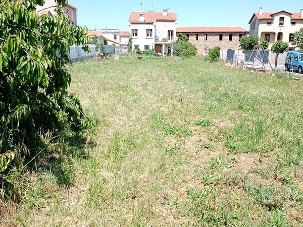 700 m2 constructible