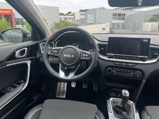 Kia Xceed 1.5 t-gdi 140 ch bvm6 — photo 25