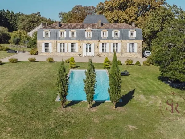 Château 12 pièces 850 m²
