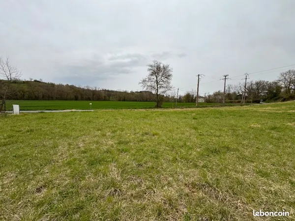 Terrain 673 m² Auriac Sur Vendinelle