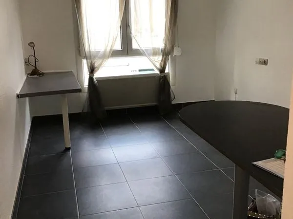 A louer studio, bon état, Courlancy/Ste Anne