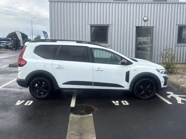 Dacia Jogger 1.0 tce 110ch extreme 7 places -24 — photo 26