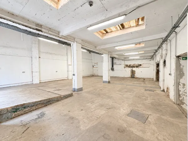 Local commercial 250 m²