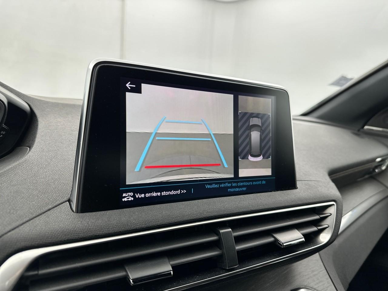 Peugeot 3008 hybrid4 300 e-eat8 gt — photo 28