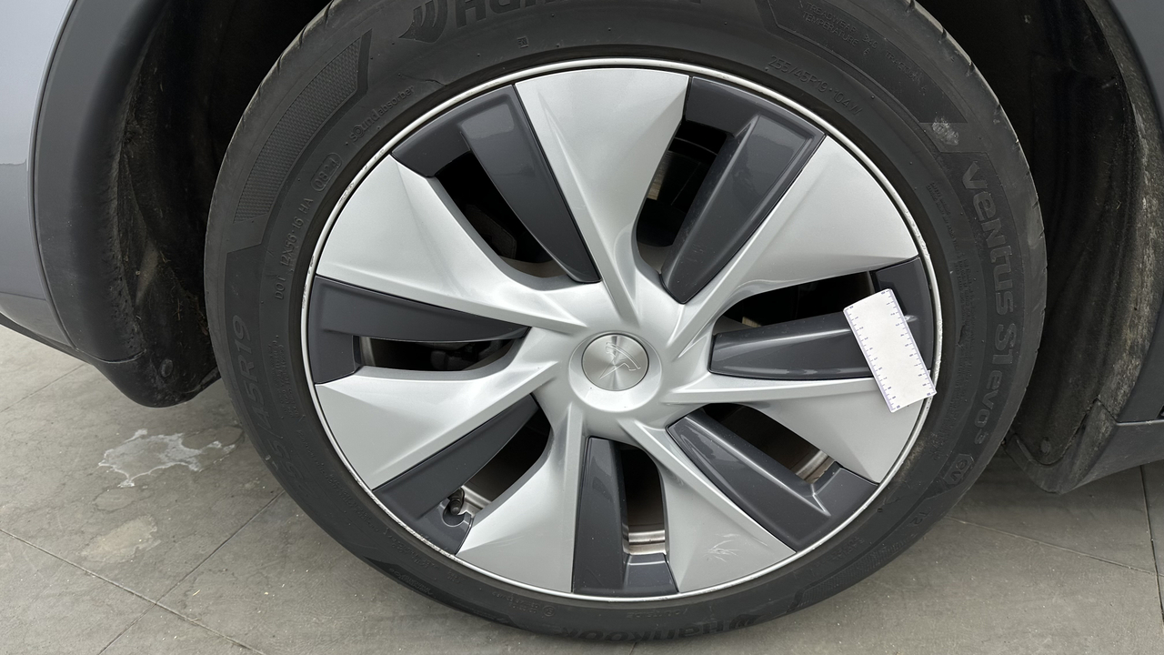 Tesla MODEL Y Standard RWD — photo 34