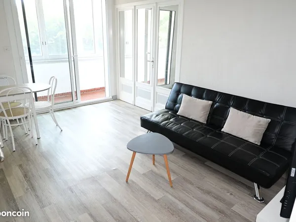 BORDEAUX - COURS DU MÉDOC - T2 49 m² avec loggia, stationnement et cave - Vendu loué meublé